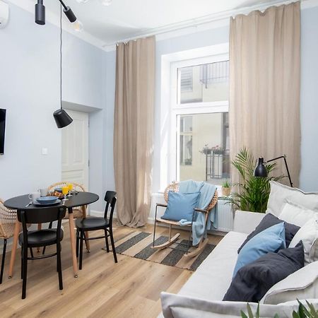 Barbacan Suites - Old Town Apartments - By Upstairs Krasków Exterior foto