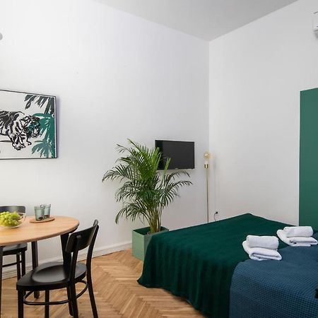 Barbacan Suites - Old Town Apartments - By Upstairs Krasków Exterior foto