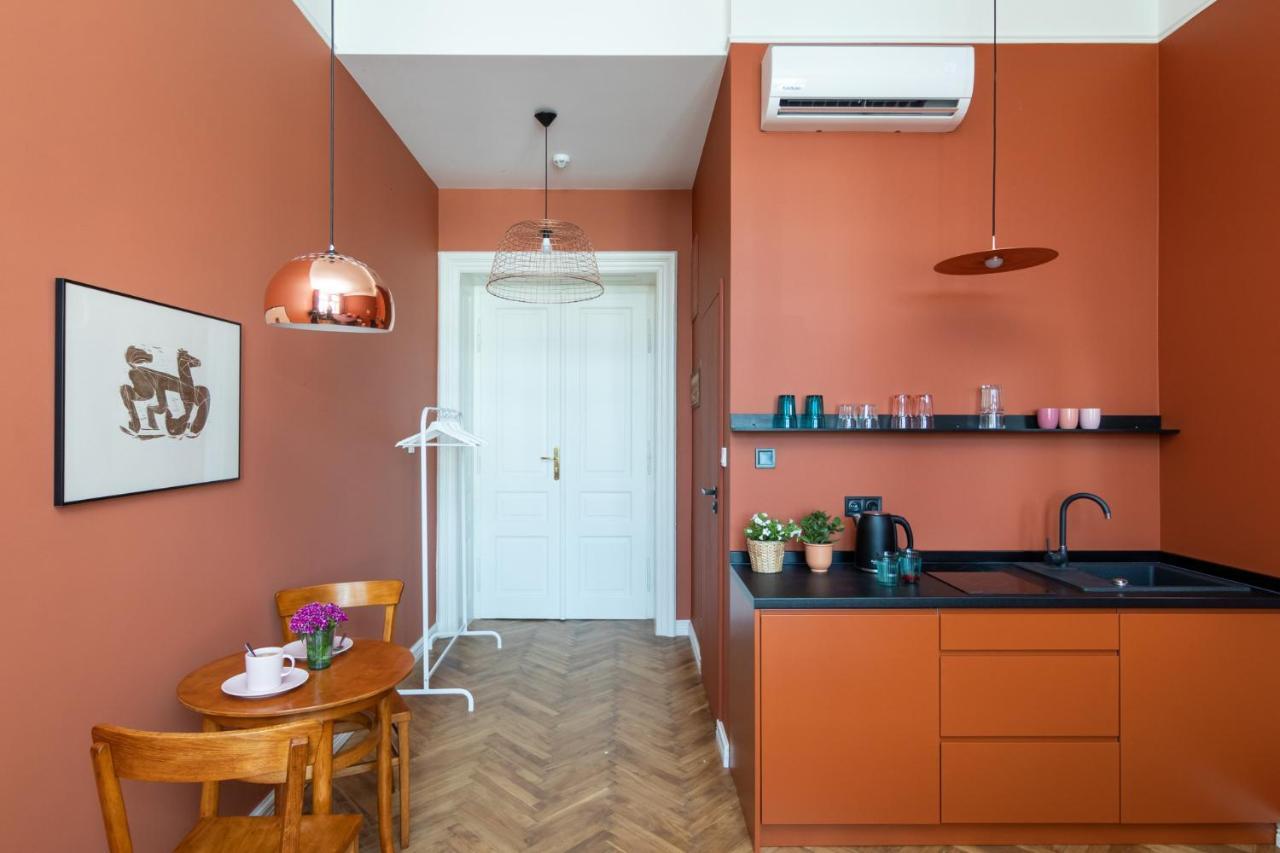 Barbacan Suites - Old Town Apartments - By Upstairs Krasków Exterior foto