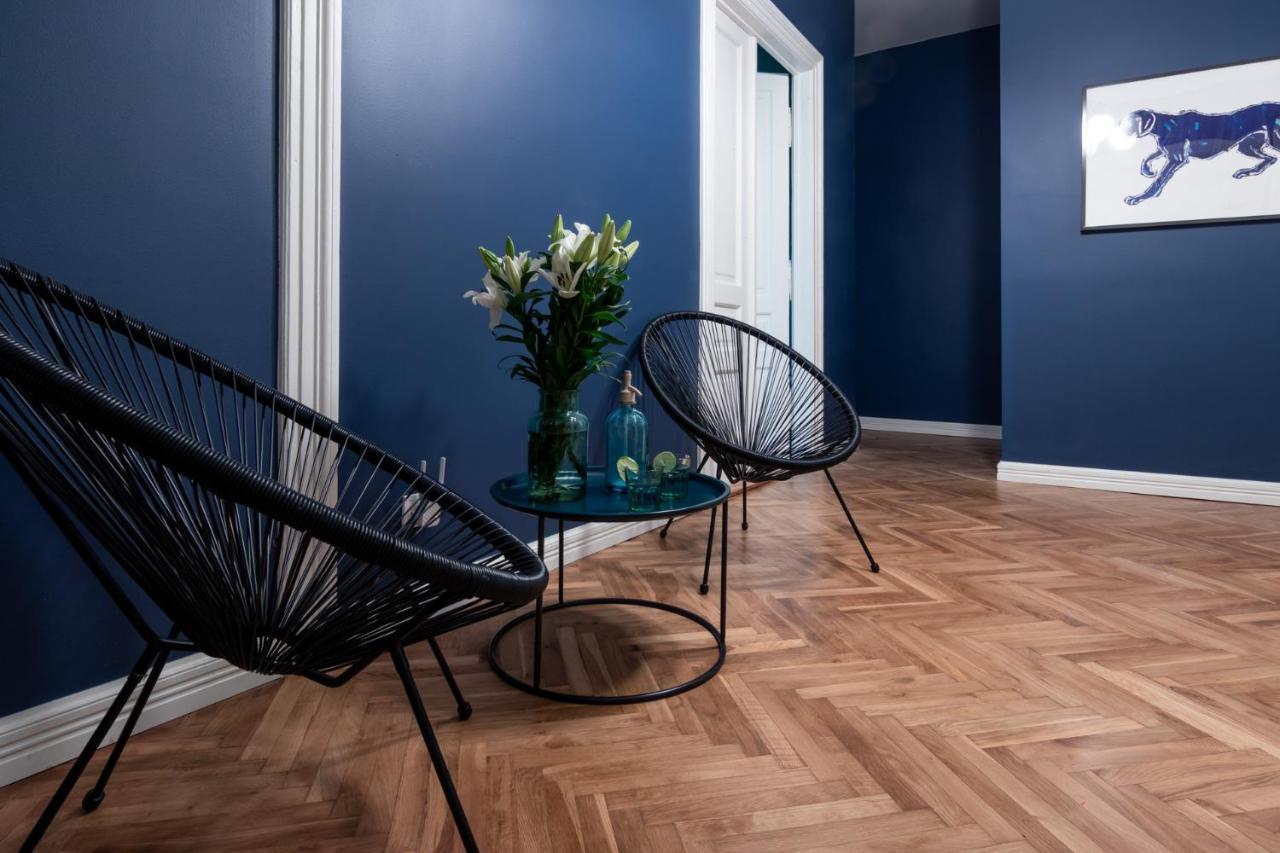 Barbacan Suites - Old Town Apartments - By Upstairs Krasków Exterior foto