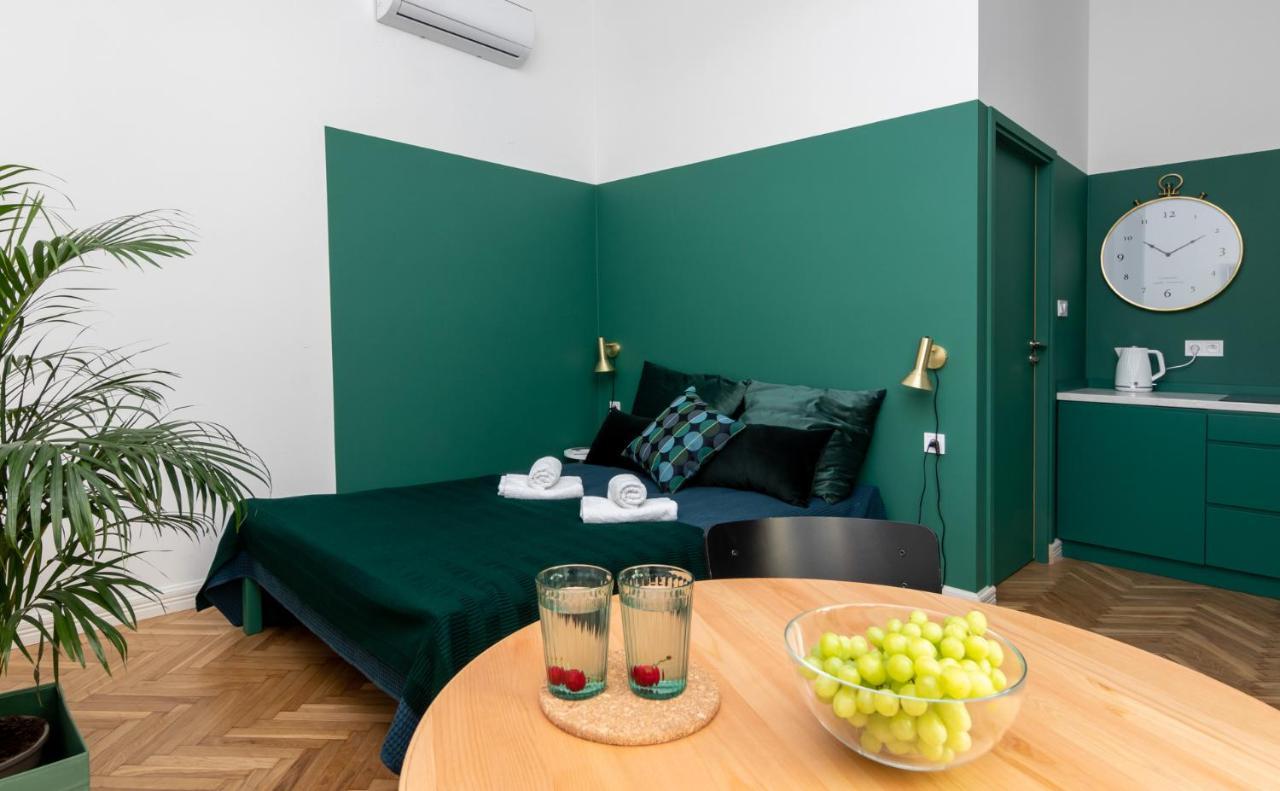 Barbacan Suites - Old Town Apartments - By Upstairs Krasków Exterior foto