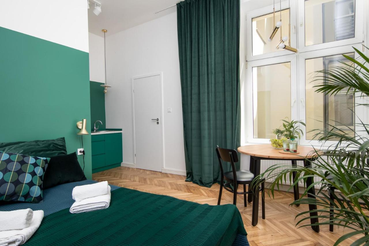 Barbacan Suites - Old Town Apartments - By Upstairs Krasków Exterior foto